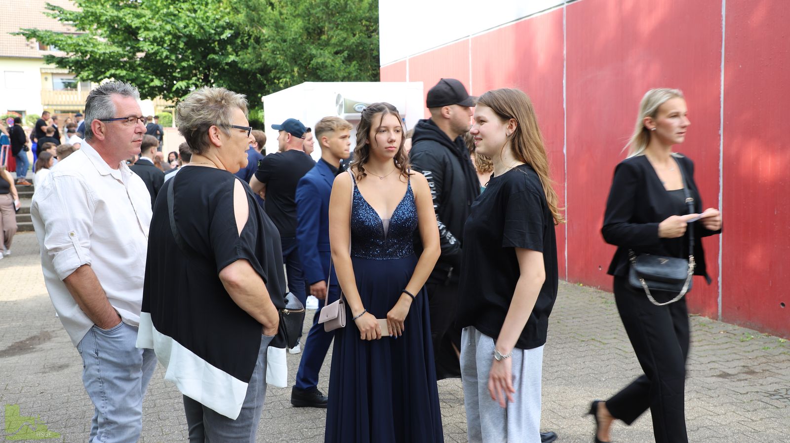 Glanzvoller Abschied: Zeugnisübergabe und Party zum Abschluss der Schulzeit